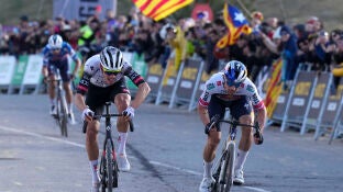 Juan Ayuso y Primoz Roglic en la llegada a La Molina