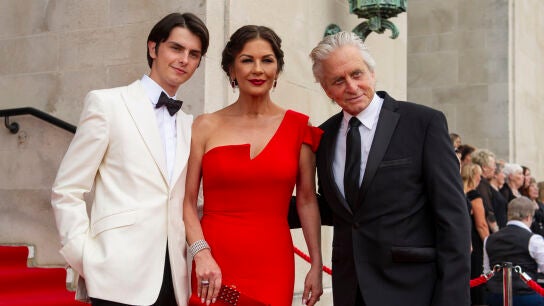 Catherine Zeta-Jones y Michael Douglas con su hijo Dylan