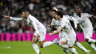 Kylian Mbapp&eacute; celebra su segundo gol ante el Legan&eacute;s