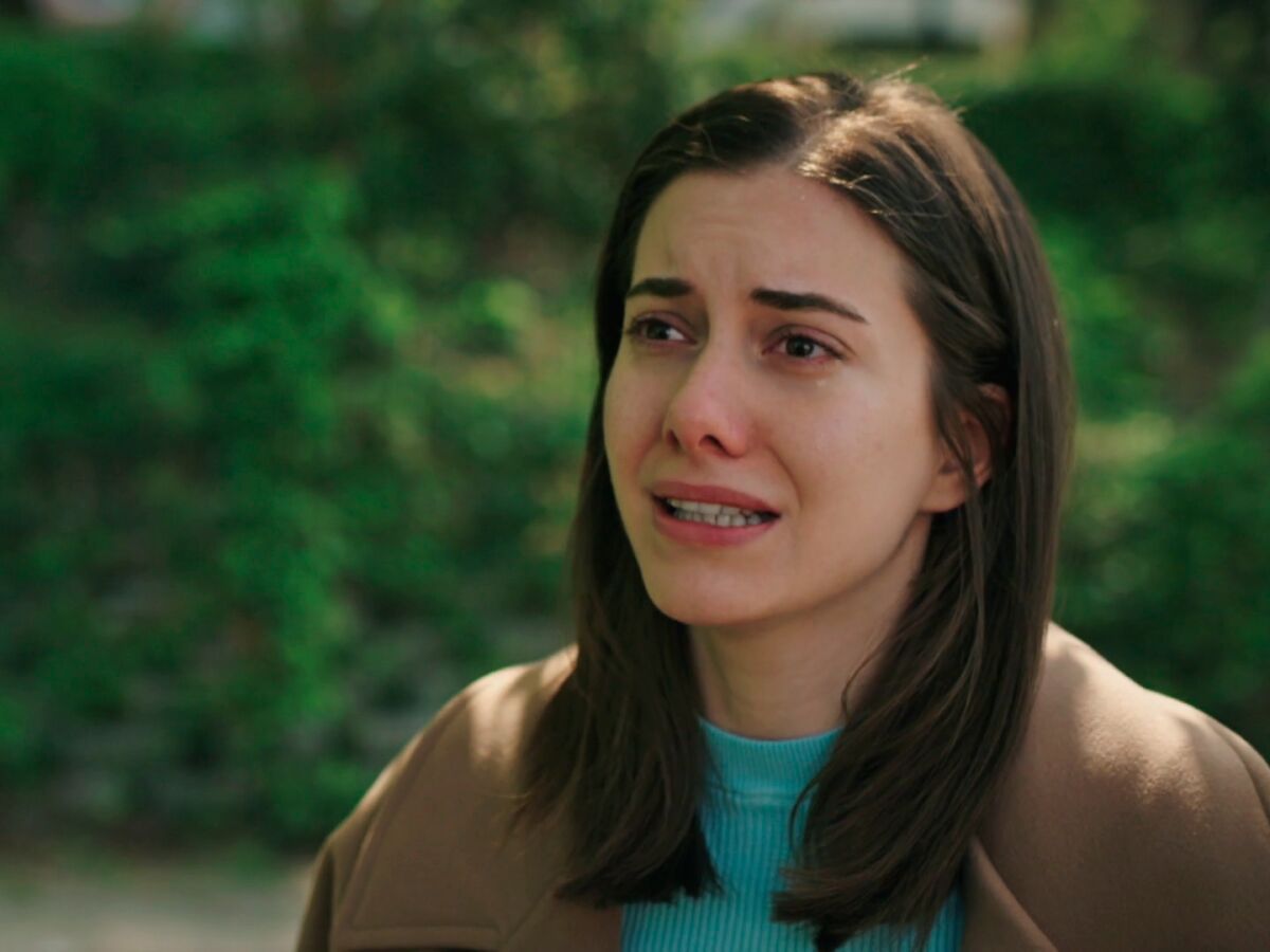 “Nosotras no podemos elegir”: Suna se rompe al contarle a Ferit el nuevo  destino de Seyran