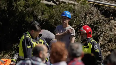 Bomberos trabajan tras una explosión en una mina de Cerredo Bomberos trabajan tras una explosión en una mina de Cerredo