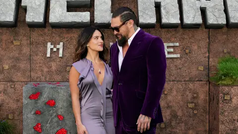 Jason Momoa con su novia, Adria Arjona, en la presentación de Minecraft Jason Momoa con su novia, Adria Arjona, en la presentación de Minecraft