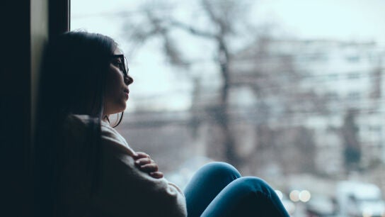Joven con problemas de salud mental