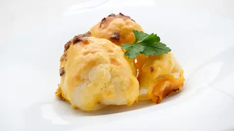 Arguiñano, sobre la receta de coliflor con salsa holandesa de cecina: "Doy fe que está muy bueno, meloso y picantito" Arguiñano, sobre la receta de coliflor con salsa holandesa de cecina: "Doy fe que está muy bueno, meloso y picantito"