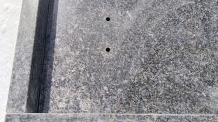 Da&ntilde;an decenas de l&aacute;pidas en el cementerio viejo de Isla Cristina en Huelva