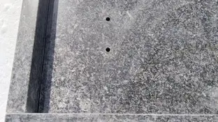 Dañan decenas de lápidas en el cementerio viejo de Isla Cristina en Huelva Dañan decenas de lápidas en el cementerio viejo de Isla Cristina en Huelva