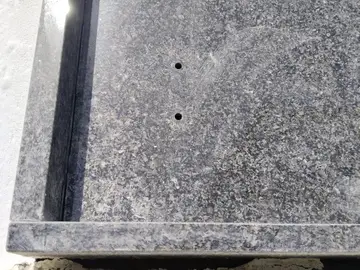 Dañan decenas de lápidas en el cementerio viejo de Isla Cristina en Huelva Dañan decenas de lápidas en el cementerio viejo de Isla Cristina en Huelva