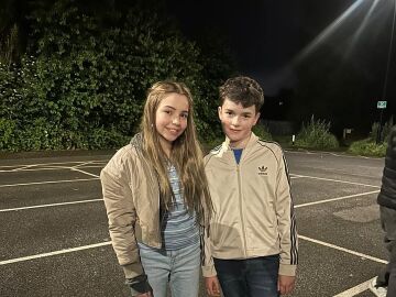 Emilia Holliday y Owen Cooper, Katie y Jamie en Adolescencia