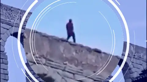 Detenido por pasear por el acueducto de Segovia Detenido por pasear por el acueducto de Segovia