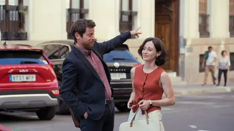 Gabriel se ofrece a ayudar a Amanda con el caso de su hermana Gabriel se ofrece a ayudar a Amanda con el caso de su hermana