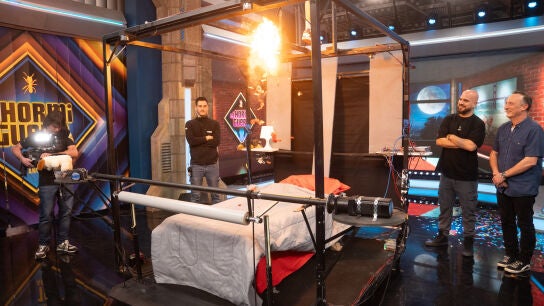 &iquest;Una m&aacute;quina que hace la cama? Marron prueba su eficacia en El Hormiguero