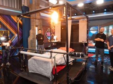 &iquest;Una m&aacute;quina que hace la cama? Marron prueba su eficacia en El Hormiguero