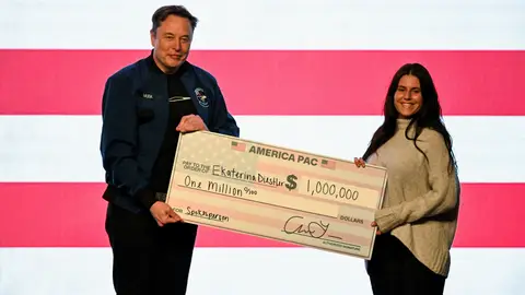 Elon Musk regala cheques millonarios en un intento de influir en la votación a la Corte Suprema de Wisconsin Elon Musk regala cheques millonarios en un intento de influir en la votación a la Corte Suprema de Wisconsin