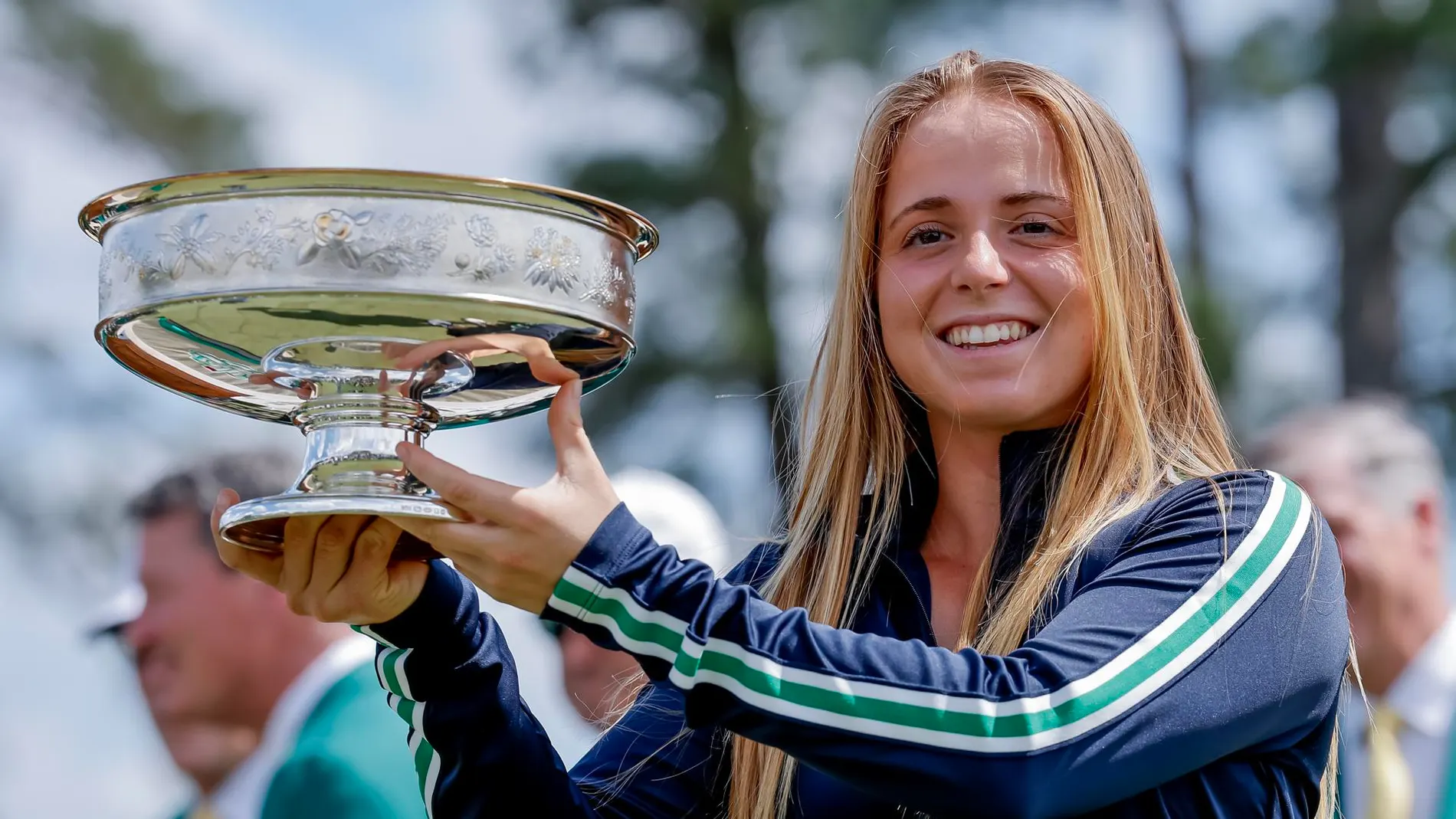 Carla Bernat con su trofeo en el Masters de Augusta Amateur Carla Bernat con su trofeo en el Masters de Augusta Amateur