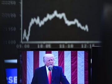 Trump pide a la gente que "resista" su guerra comercial: "No será fácil, pero el resultado será histórico"