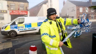 Imagen de archivo de un agente de polic&iacute;a en High Street en Kippax, West Yorkshire.