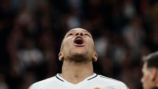 Mbapp&eacute; se lamenta de una jugada fallada ante el Valencia