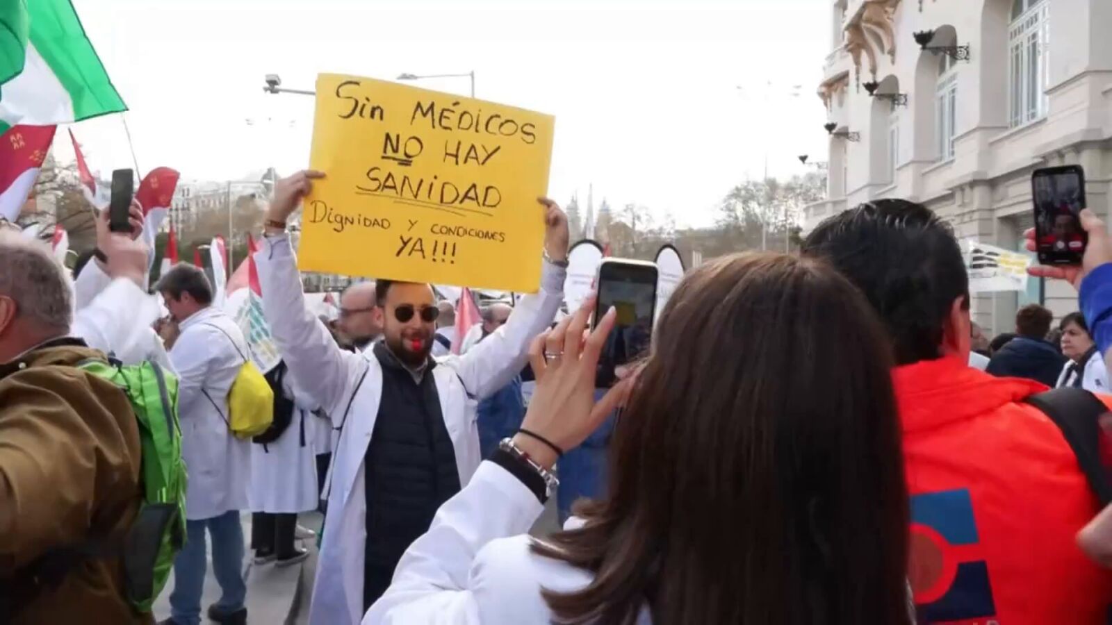 Miles de personas se manifiestan en Sevilla en contra del 