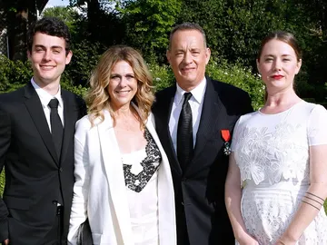 Tom Hanks, Rita Wilson, Truman Hanks y E.A. Tom Hanks, Rita Wilson, Truman Hanks y E.A.