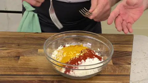 Mezcla en otro bol las harinas Mezcla en otro bol las harinas