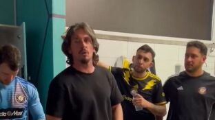 Javi Poves dando un discurso tras un partido de la Kings League