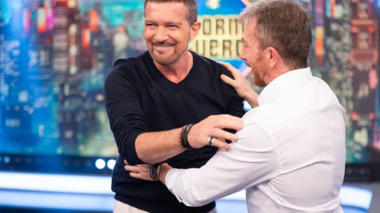 La suerte de Antonio Banderas para los eventos hist&oacute;ricos: "Pas&oacute; un guardia civil con un arma corriendo"