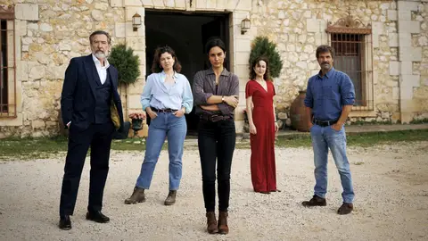 Antena 3 ya rueda la segunda temporada de su exitosa serie ‘Entre Tierras’ Antena 3 ya rueda la segunda temporada de su exitosa serie ‘Entre Tierras’