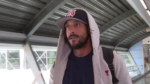 Antonio Revilla, en el aeropuerto de Madrid Antonio Revilla, en el aeropuerto de Madrid