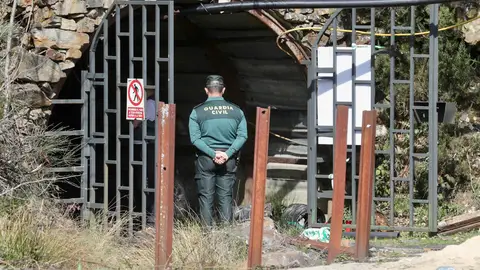 Detectan "indicios de extracción irregular de carbón" en la mina de Cerredo donde murieron cinco trabajadores Detectan "indicios de extracción irregular de carbón" en la mina de Cerredo donde murieron cinco trabajadores
