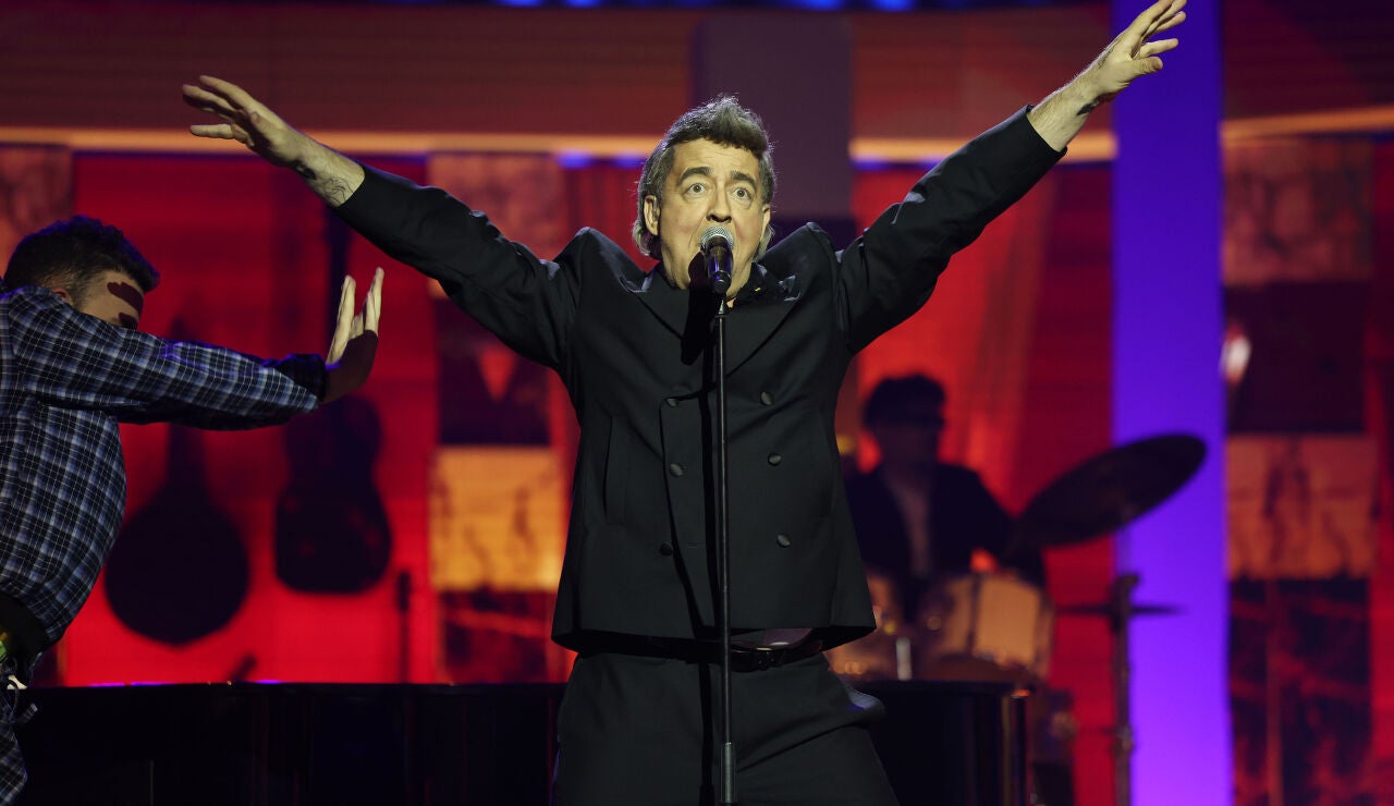 &iexcl;Abriendo la gala por todo lo alto! Goyo Jim&eacute;nez monta una fiesta con 'Rock DJ' de Robbie Williams