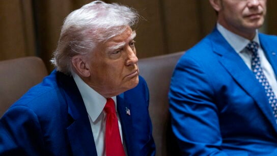 Donald Trump re&uacute;ne a su gabinete.