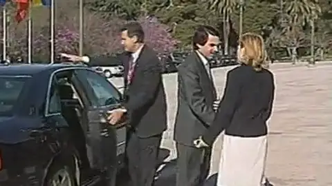 Efemérides de hoy 16 de abril de 2025: La UE firma la adhesión de 10 nuevos países miembros, Tratado y Acta de Adhesión de Atenas Efemérides de hoy 16 de abril de 2025: La UE firma la adhesión de 10 nuevos países miembros, Tratado y Acta de Adhesión de Atenas