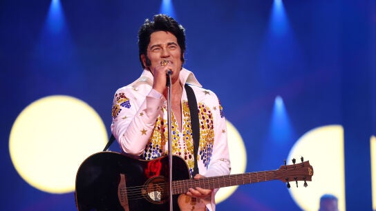 Bert&iacute;n Osborne nos hace viajar a los setenta con Elvis Presley y su 'Burning love'