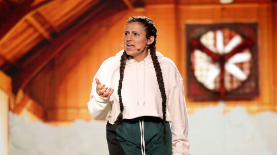 Esperansa Grasia lo da todo como una 'Potra salvaje' ante la atenta mirada de Isabel Aai&uacute;n 