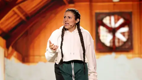 Esperansa Grasia lo da todo como una 'Potra salvaje' ante la atenta mirada de Isabel Aaiún  Esperansa Grasia lo da todo como una 'Potra salvaje' ante la atenta mirada de Isabel Aaiún