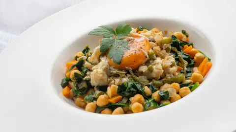 La receta más elaborada los Viernes Santo: garbanzos con revuelto de bacalao La receta más elaborada los Viernes Santo: garbanzos con revuelto de bacalao