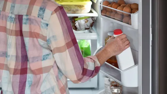 Guardar leche en la nevera Guardar leche en la nevera