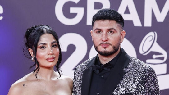 Lola Romero y Omar Montes en los Latin Grammy 2023