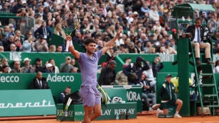Carlos Alcaraz celebra su triunfo en la final del Masters 1000 de Montecarlo