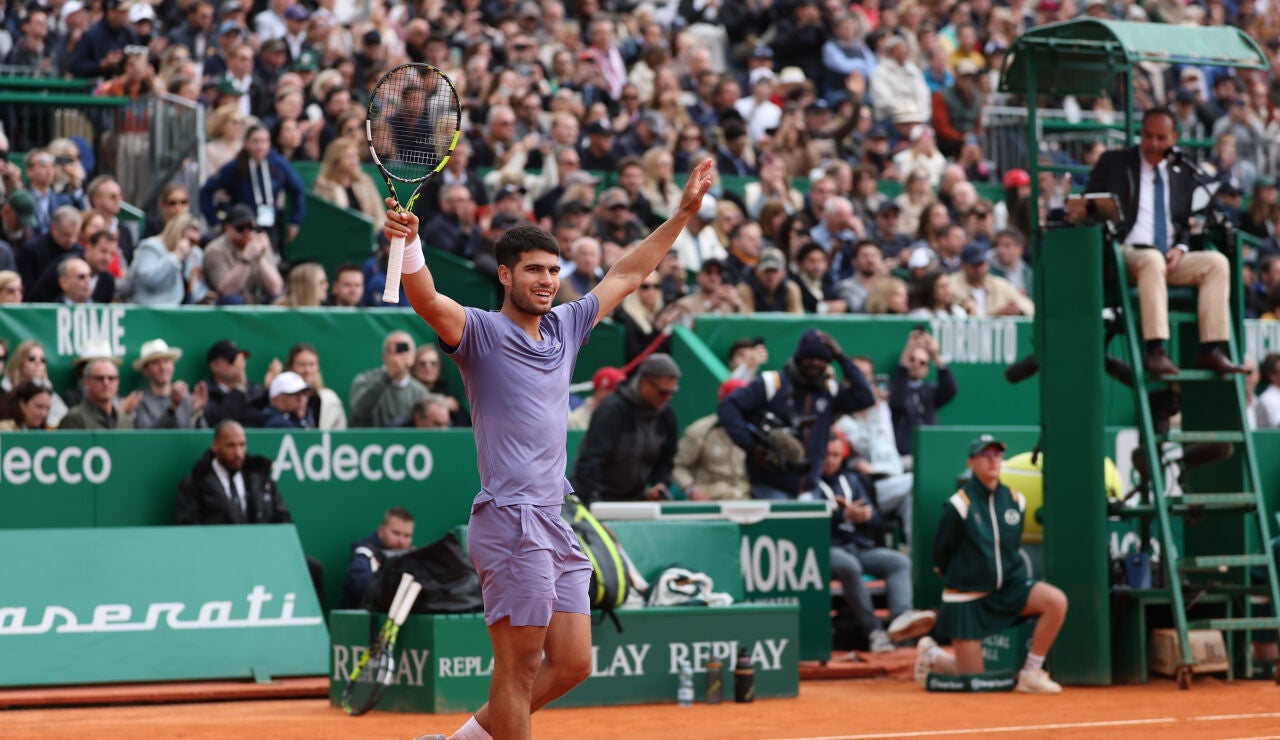 Carlos Alcaraz celebra su triunfo en la final del Masters 1000 de Montecarlo