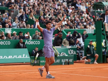 Carlos Alcaraz celebra su triunfo en la final del Masters 1000 de Montecarlo