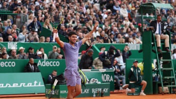 Carlos Alcaraz celebra su triunfo en la final del Masters 1000 de Montecarlo