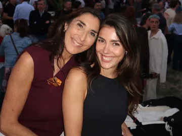 Paz Padilla y su hija Anna reabren el bar de su hermano fallecido Paz Padilla y su hija Anna reabren el bar de su hermano fallecido