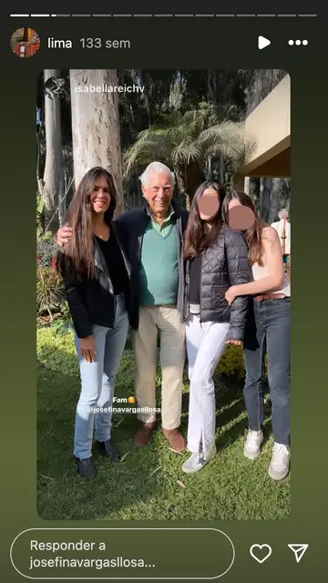 Mario Vargas Llosa junto a sus nietas Mario Vargas Llosa junto a sus nietas