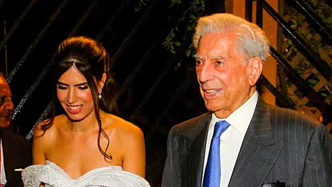 Mario Vargas Llosa y su nieta Josefina Mario Vargas Llosa y su nieta Josefina
