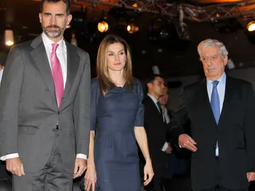 Felipe, Letizia y Mario Vargas Llosa Felipe, Letizia y Mario Vargas Llosa