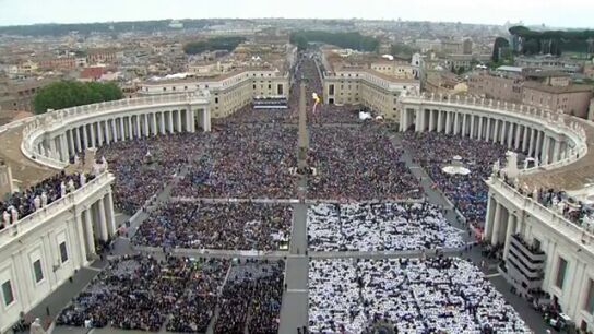 Efem&eacute;rides de hoy 27 de abril de 2025: Canonizaci&oacute;n de Juan XXIII y Juan Pablo II