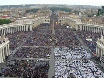 Efemérides de hoy 27 de abril de 2025: Canonización de Juan XXIII y Juan Pablo II