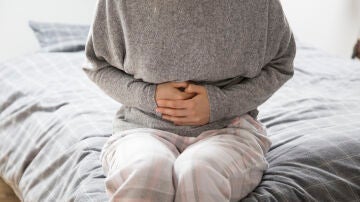 Mujer con dolor abdominal