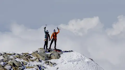 Cumbre en el Eiger, el Mönch y el Jungfrau en 15 horas Cumbre en el Eiger, el Mönch y el Jungfrau en 15 horas